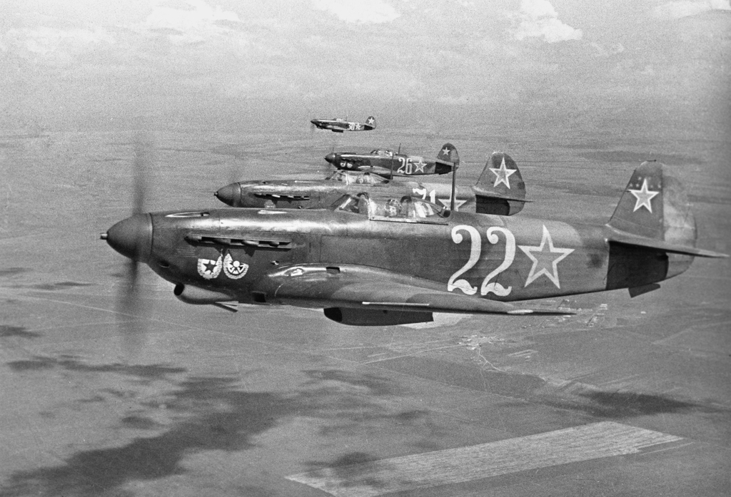 Истребители Як-9Д 3 аэ 6 гиап ЧФ. Май 1944 г.