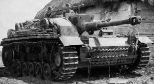 Экипаж StuG III Ausf. F с трофейным ПТРС-41