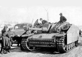 САУ StuG III Ausf. G движется по дороге