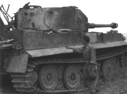 Американский солдат у танка «Тигр»