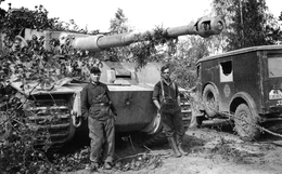 Танкисты у танка Pz.Kpfw. VI Tiger