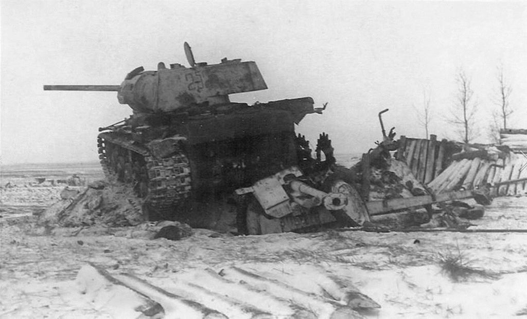 КВ-1, раздавивший немецкое орудие