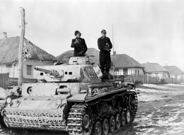 Танкисты дивизии СС «Тотенкопф» на танке Pz.III