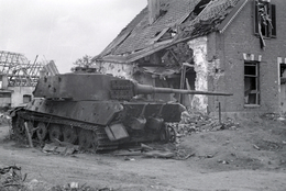 Подбитый танк Pz.Kpfw. VI Ausf. B «Тигр II»