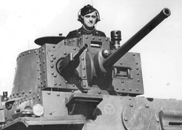 Танкист в люке Pz.38 (t) 12. Panzer-Division