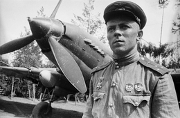 Старший лейтенант В. Феофанов у Ил-2