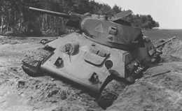 Т-34 производства СТЗ, подбитый на обочине дороги