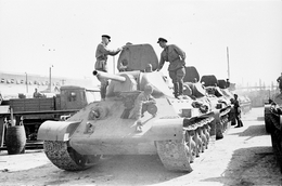 Колонна советских танков Т-34 на площадке СТЗ ч.5