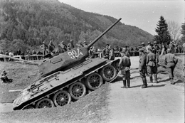 Танк Т-34-85, застрявший в районе Лицена