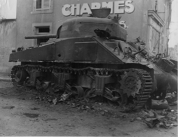 Подбитый американский танк M4 «Шерман»
